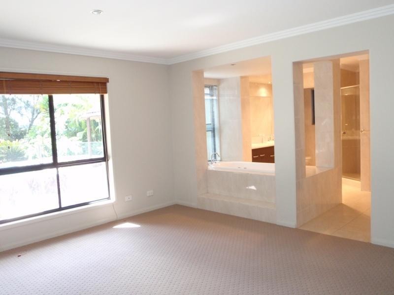 39 Northbank Court, Helensvale QLD 4212