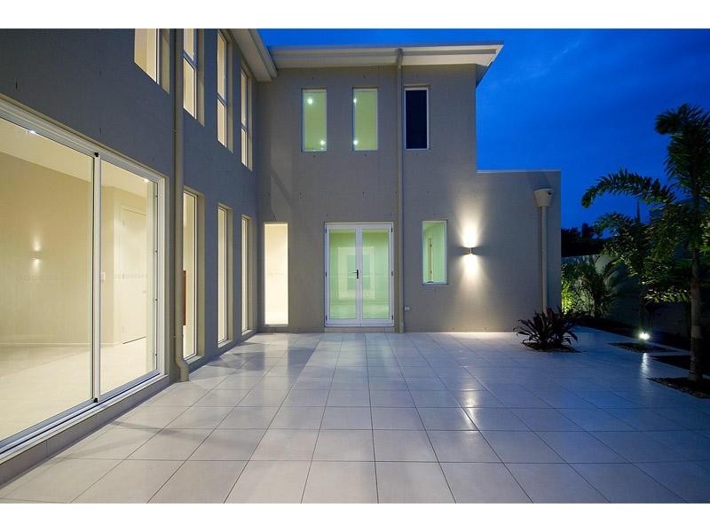 2227 Glengallon Way, Hope Island QLD 4212