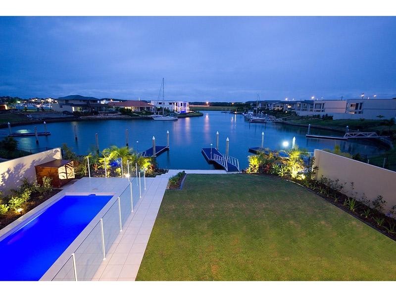 2227 Glengallon Way, Hope Island QLD 4212