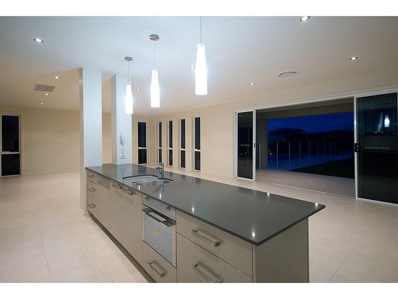 2227 Glengallon Way, Hope Island QLD 4212