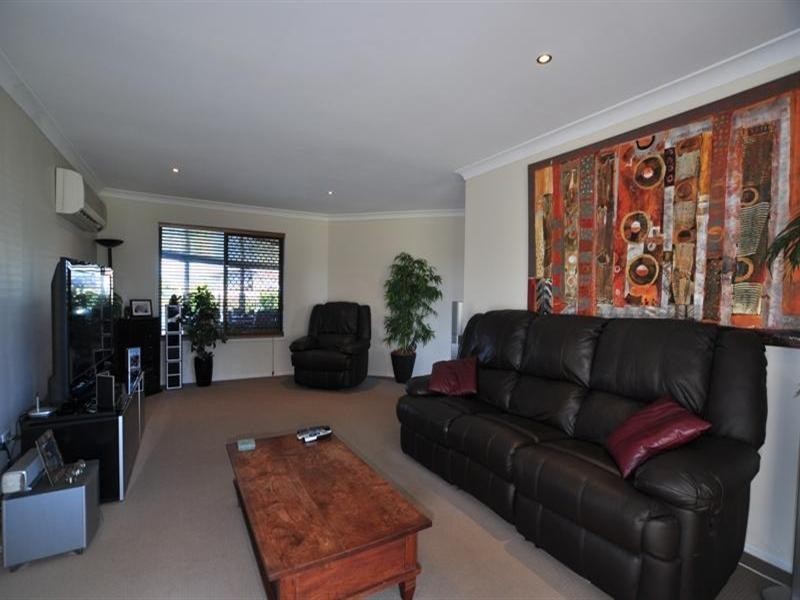 28 Eastbank Terrace, Helensvale QLD 4212