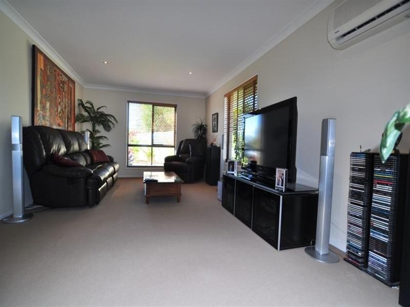 28 Eastbank Terrace, Helensvale QLD 4212