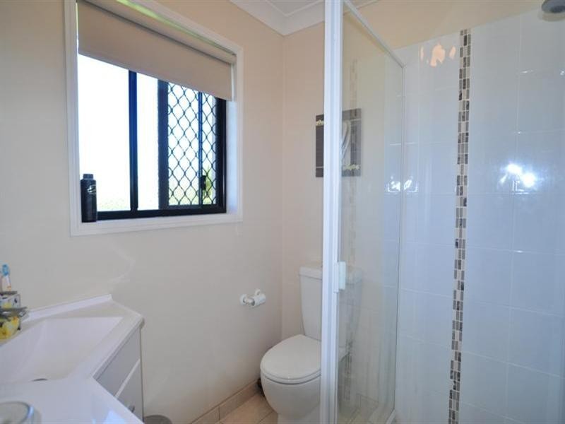 28 Eastbank Terrace, Helensvale QLD 4212