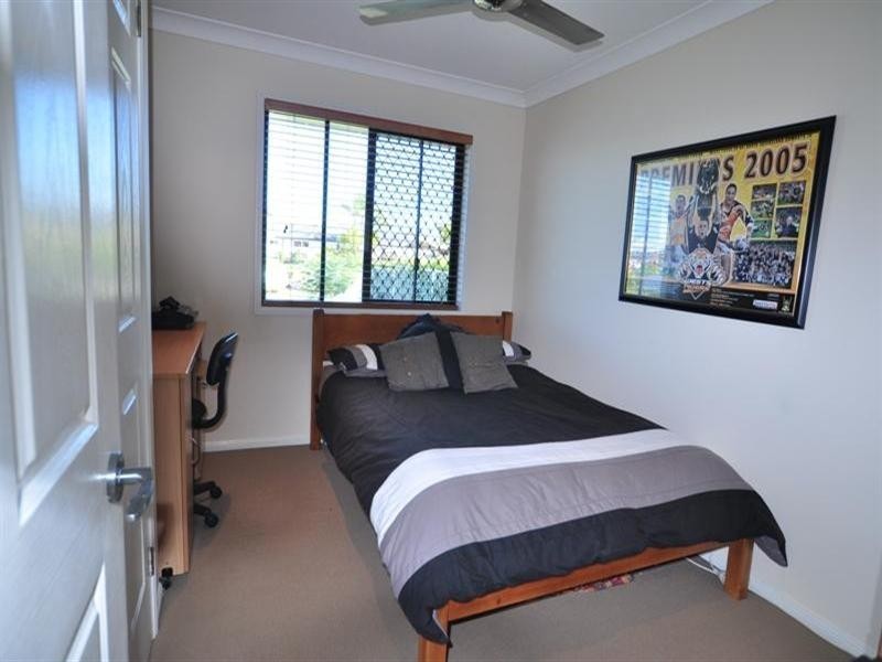 28 Eastbank Terrace, Helensvale QLD 4212