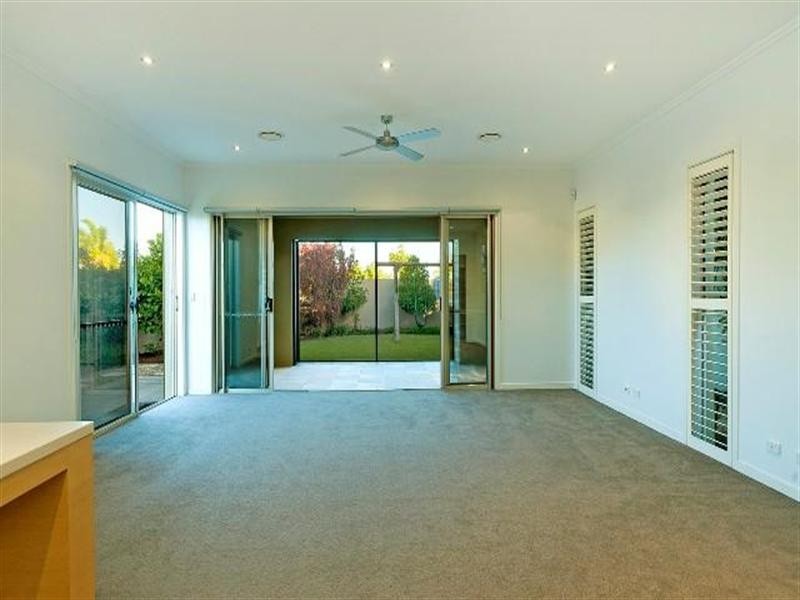 6111 Trasimeno Avenue, Hope Island QLD 4212