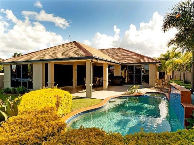 18 Calmwater Crescent, Helensvale QLD 4212