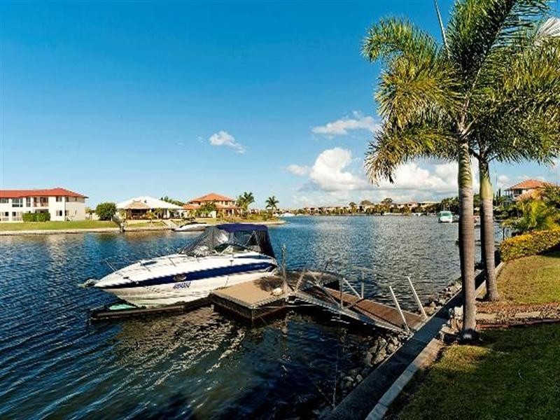 18 Calmwater Crescent, Helensvale QLD 4212