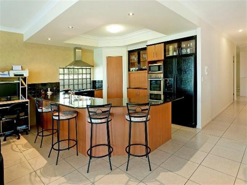 18 Calmwater Crescent, Helensvale QLD 4212