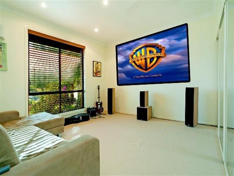 18 Calmwater Crescent, Helensvale QLD 4212