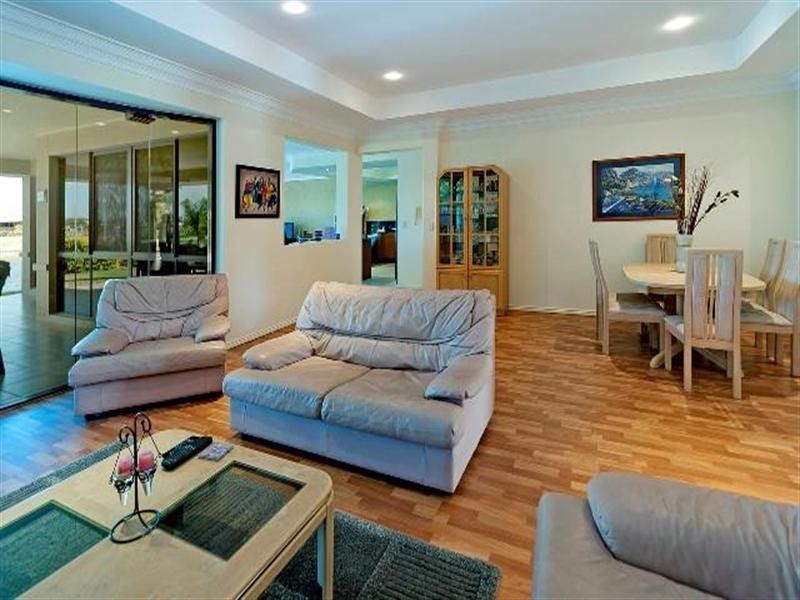 18 Calmwater Crescent, Helensvale QLD 4212