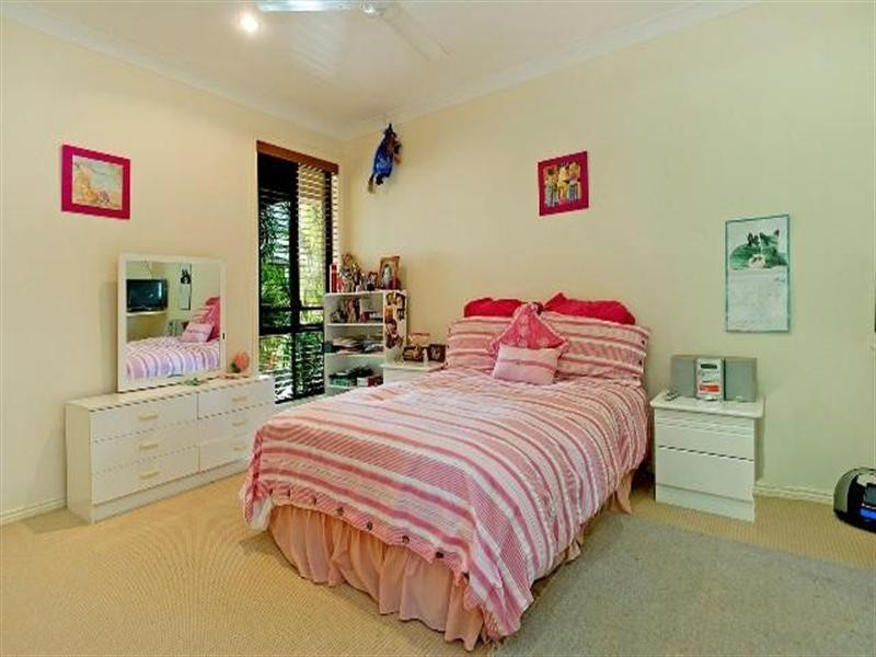 18 Calmwater Crescent, Helensvale QLD 4212