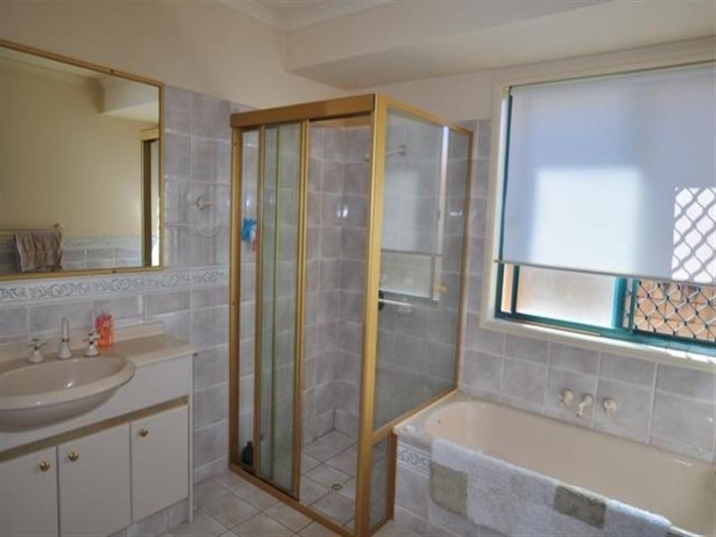 17 Westlake Court, Helensvale QLD 4212