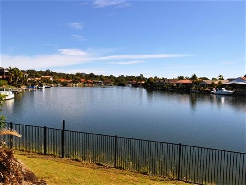 17 Westlake Court, Helensvale QLD 4212