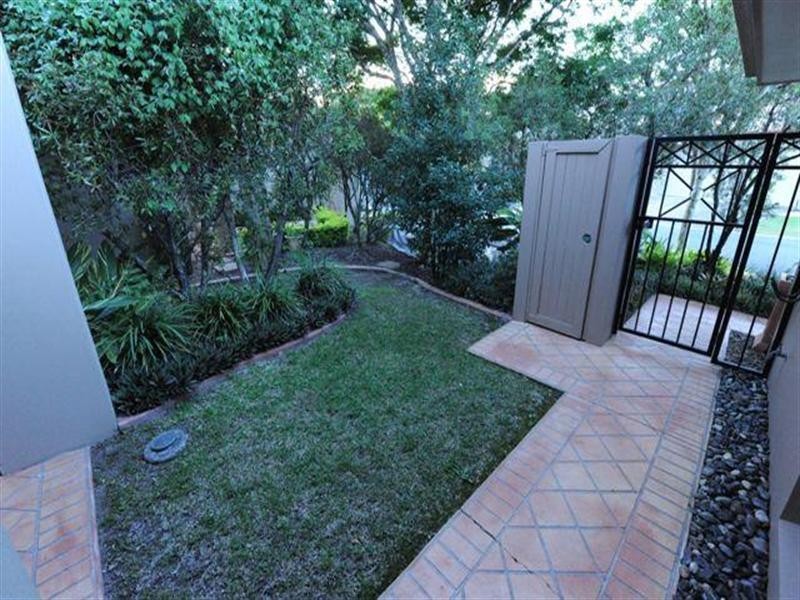 13/23 Santa Barbara Road, Hope Island QLD 4212