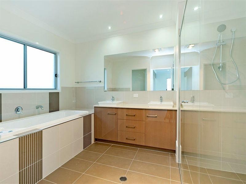 12 Stoney Creek Circuit, Ormeau QLD 4208