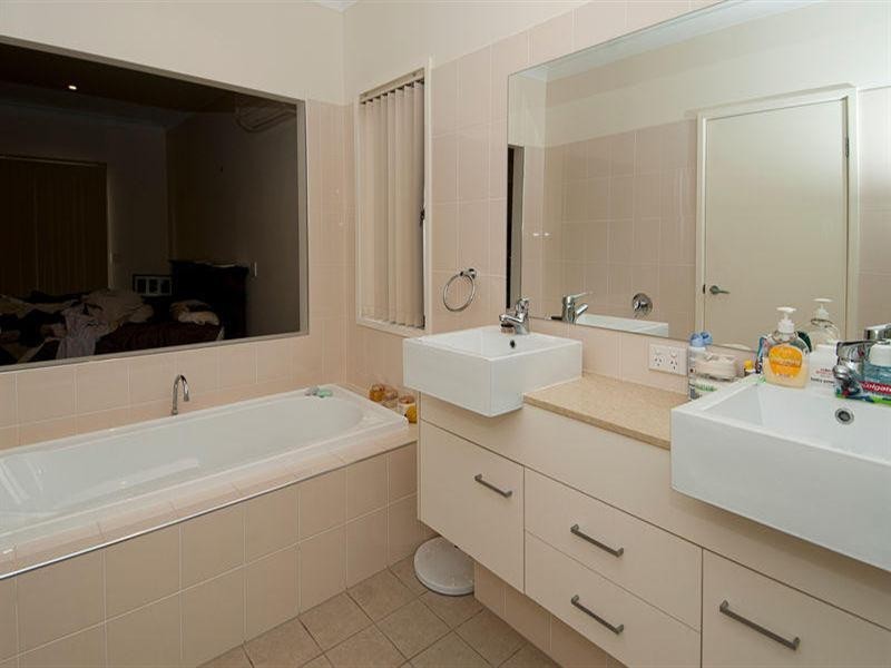 98 19 Santa Barbara Road, Hope Island QLD 4212