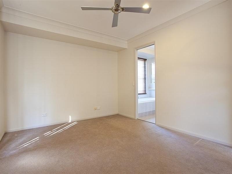 88 California Drive, Oxenford QLD 4210