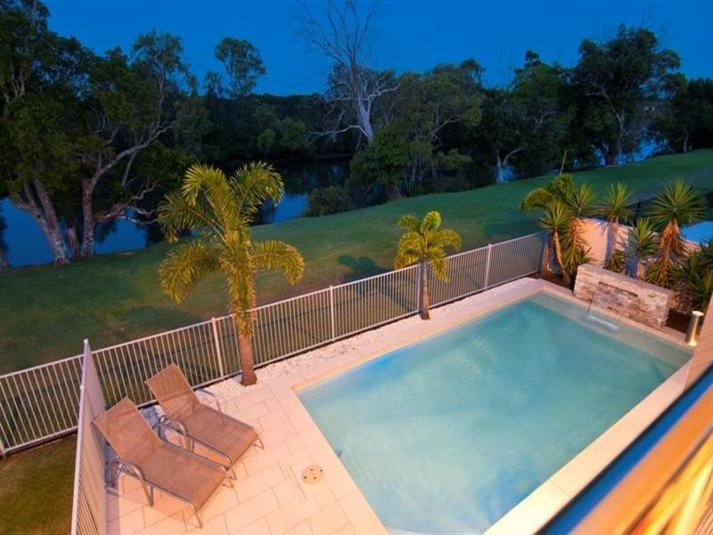 17 Parkview Place, Hope Island QLD 4212