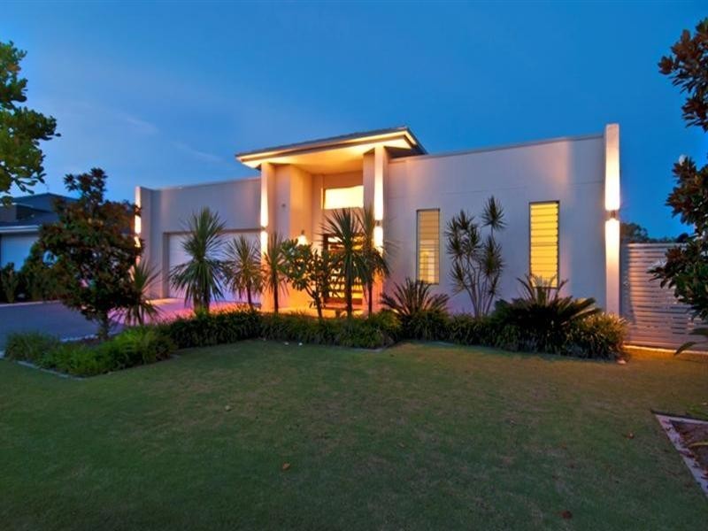17 Parkview Place, Hope Island QLD 4212