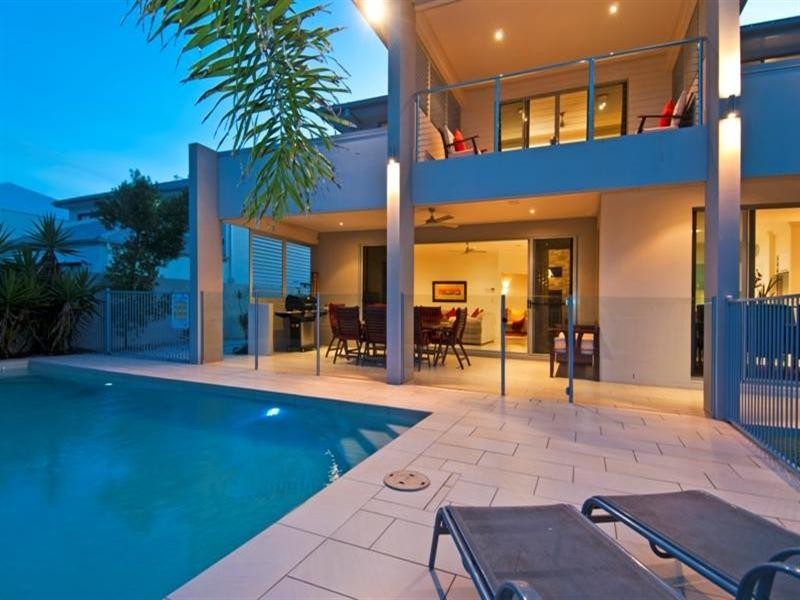 17 Parkview Place, Hope Island QLD 4212