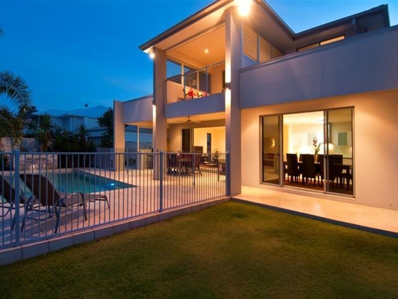 17 Parkview Place, Hope Island QLD 4212