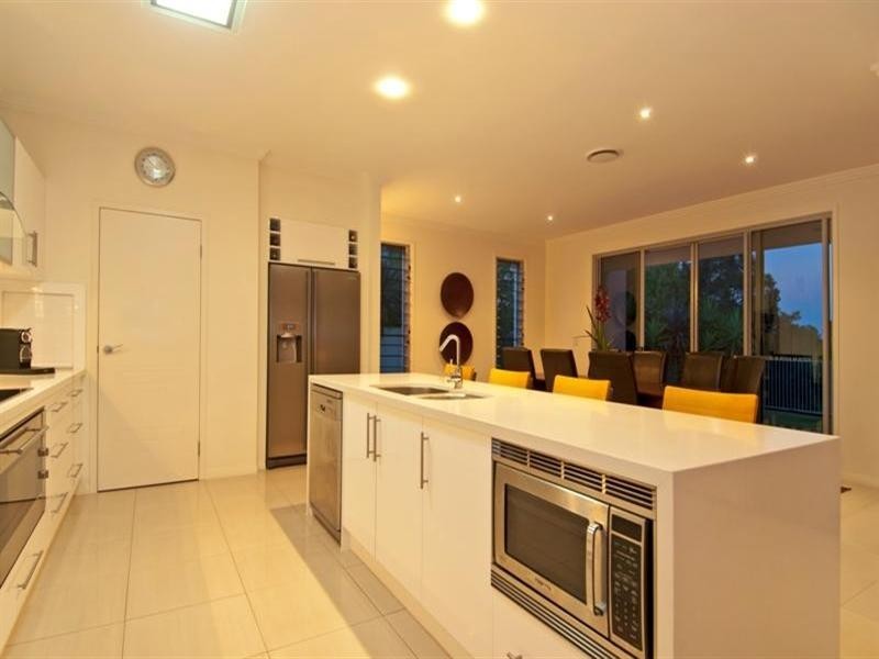 17 Parkview Place, Hope Island QLD 4212