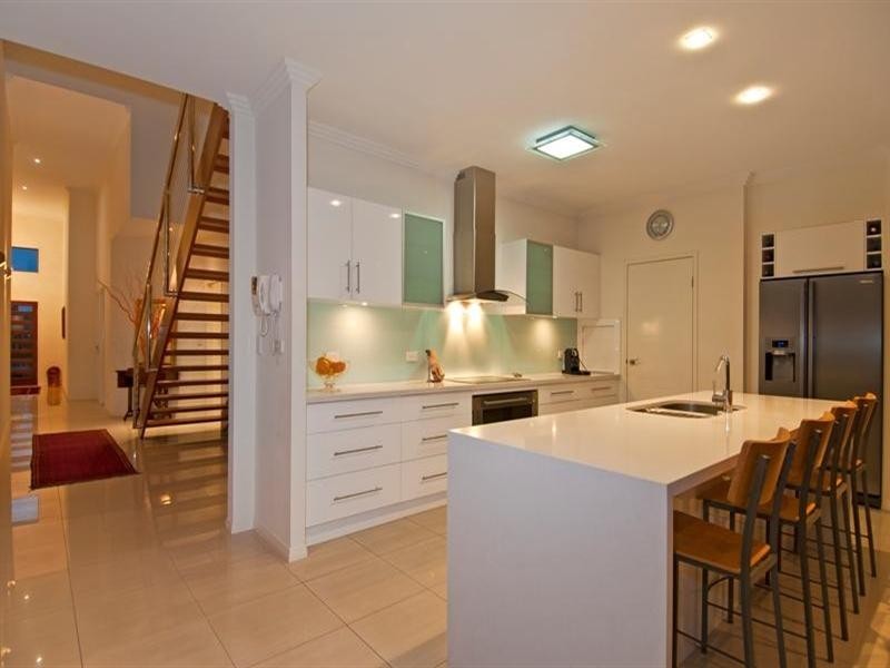 17 Parkview Place, Hope Island QLD 4212