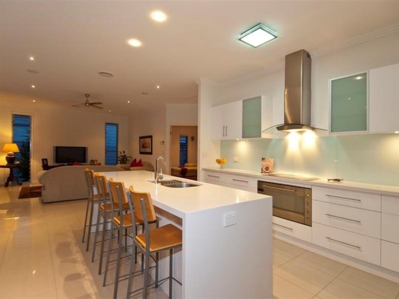 17 Parkview Place, Hope Island QLD 4212