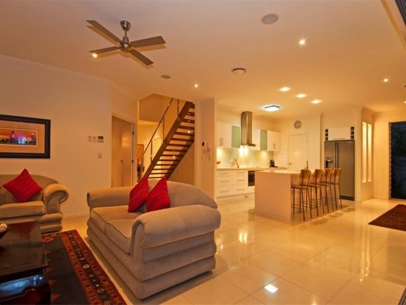 17 Parkview Place, Hope Island QLD 4212