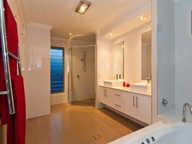 17 Parkview Place, Hope Island QLD 4212