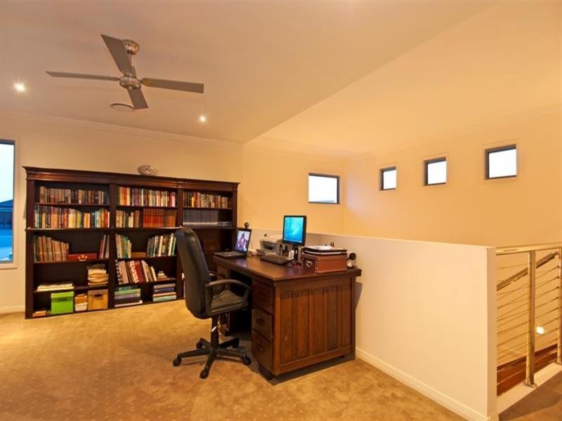 17 Parkview Place, Hope Island QLD 4212