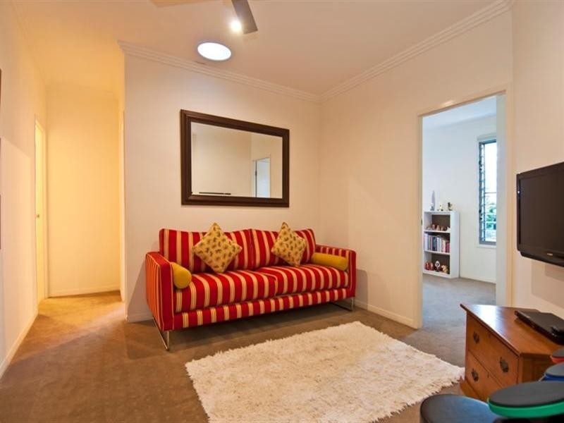 17 Parkview Place, Hope Island QLD 4212