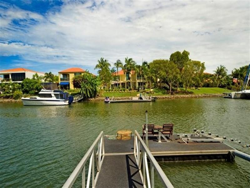 1097 Beechwood Drive, Hope Island QLD 4212
