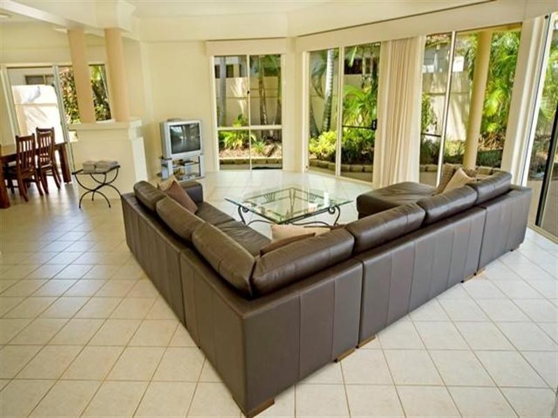 1097 Beechwood Drive, Hope Island QLD 4212