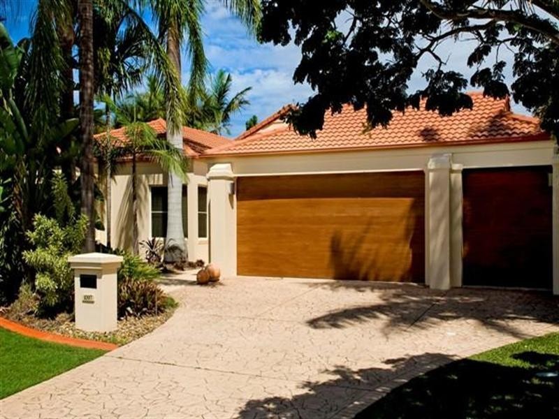 1097 Beechwood Drive, Hope Island QLD 4212