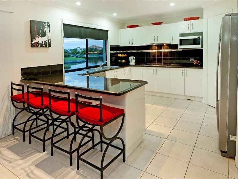 14 Pipers Point, Helensvale QLD 4212