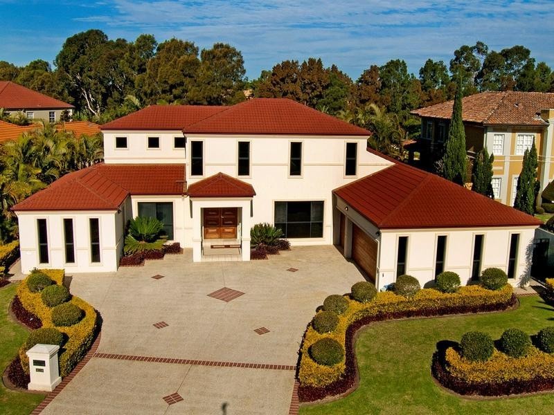 3185 Riverleigh Drive, Hope Island QLD 4212