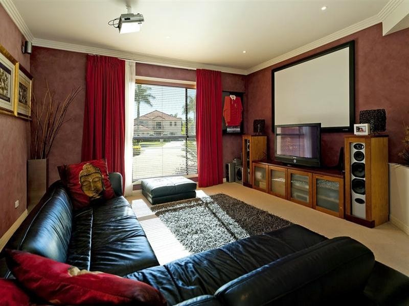 3185 Riverleigh Drive, Hope Island QLD 4212