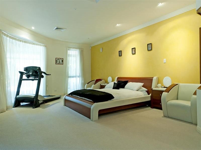 3185 Riverleigh Drive, Hope Island QLD 4212