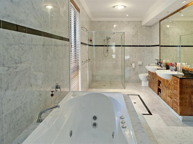 3185 Riverleigh Drive, Hope Island QLD 4212