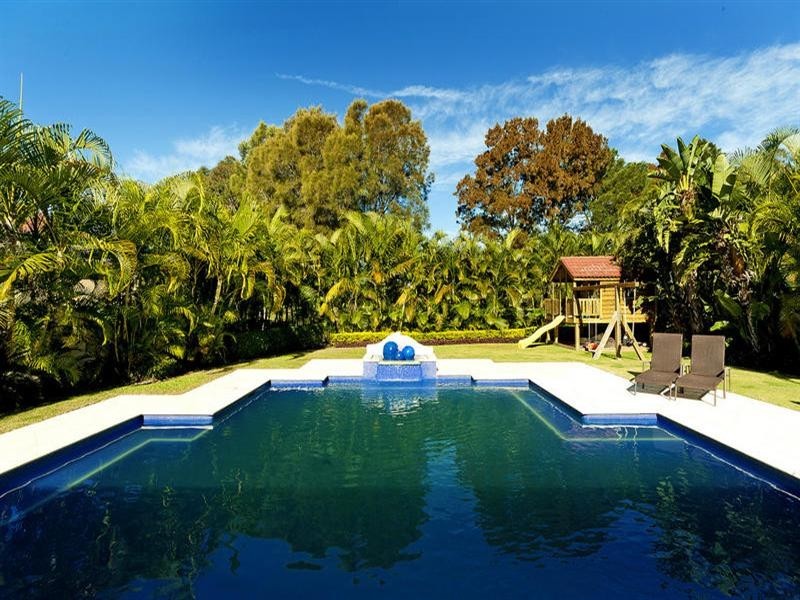 3185 Riverleigh Drive, Hope Island QLD 4212