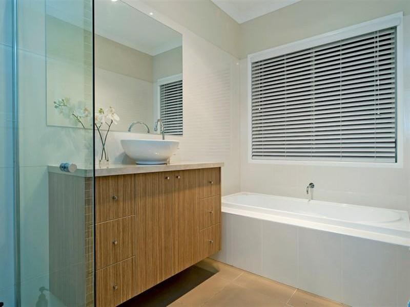 9126 Peter Senior Drive, Hope Island QLD 4212