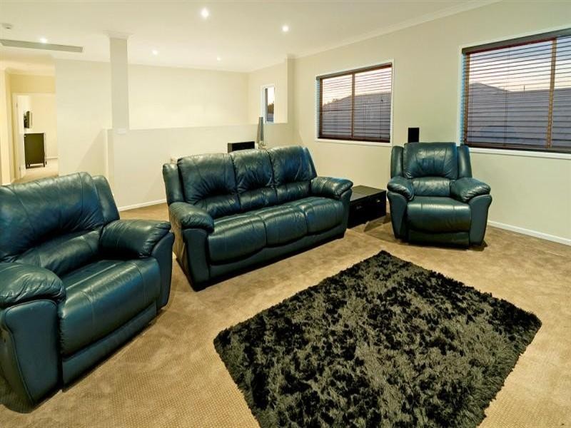 9126 Peter Senior Drive, Hope Island QLD 4212