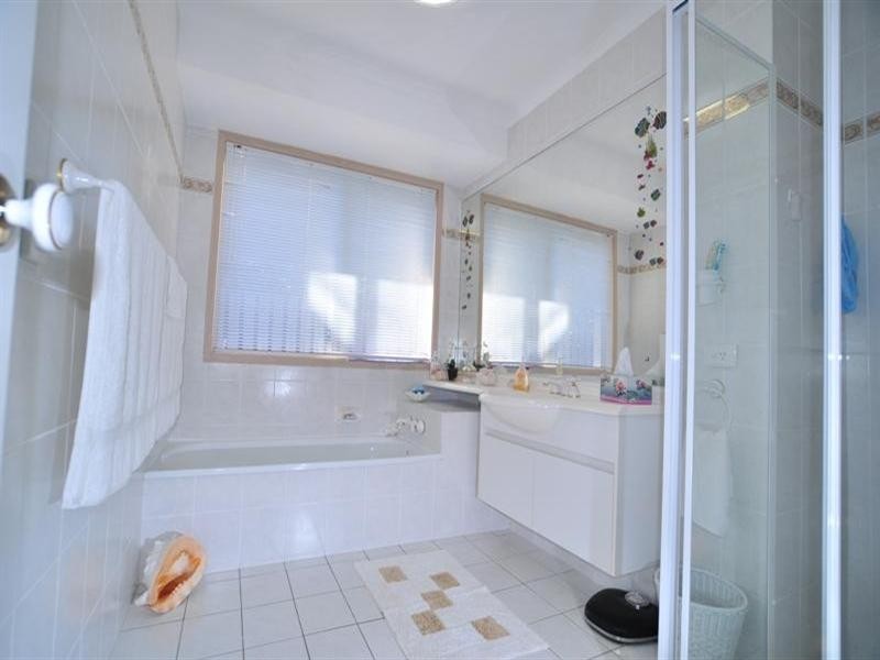 20 Westlake Court, Helensvale QLD 4212