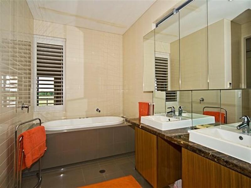 6063 Lugano Drive, Hope Island QLD 4212