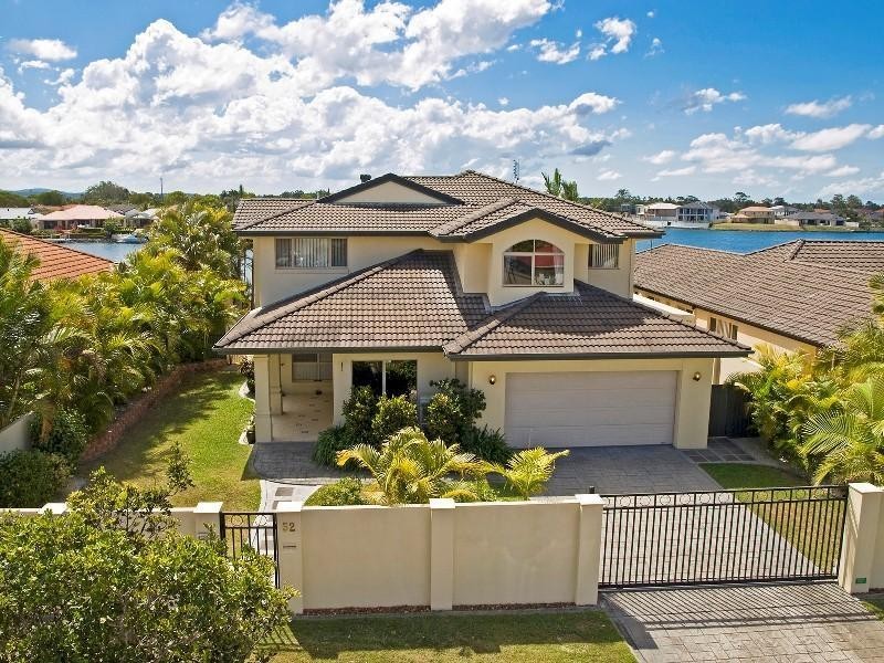 52 Lakeshore Drive, Helensvale QLD 4212