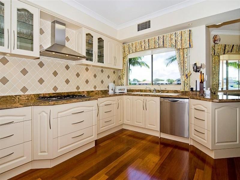 52 Lakeshore Drive, Helensvale QLD 4212