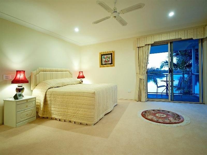 52 Lakeshore Drive, Helensvale QLD 4212