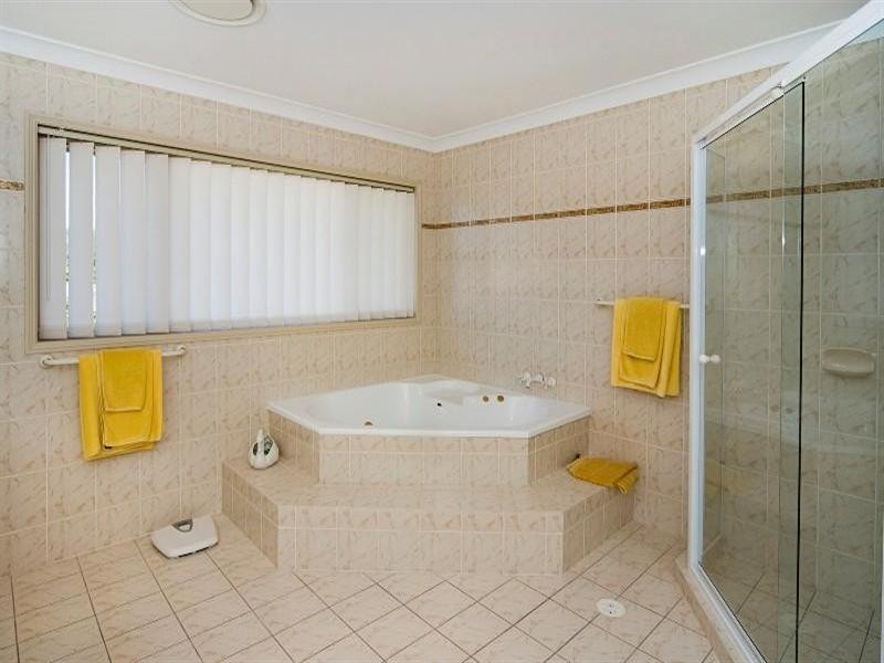 52 Lakeshore Drive, Helensvale QLD 4212