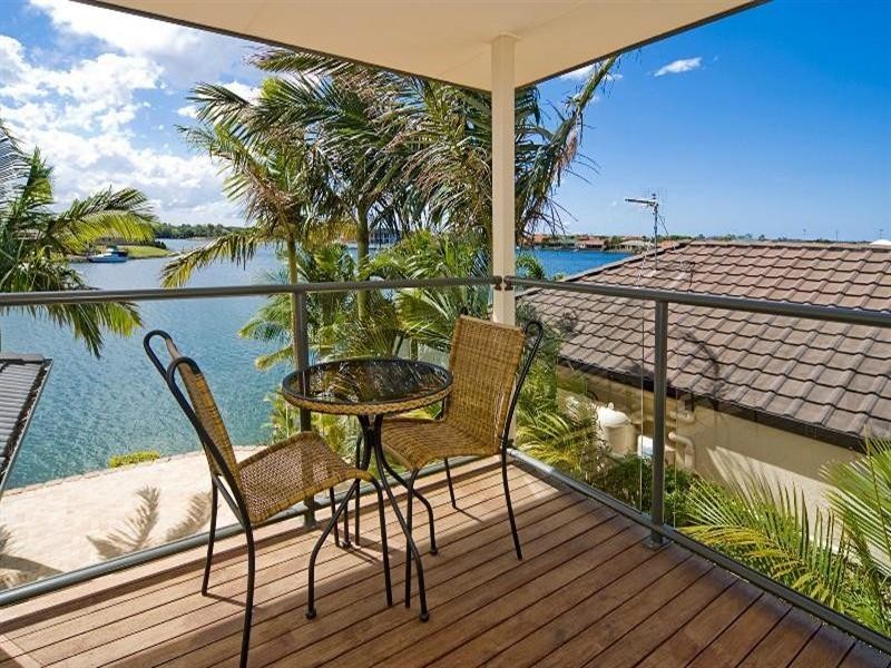 52 Lakeshore Drive, Helensvale QLD 4212